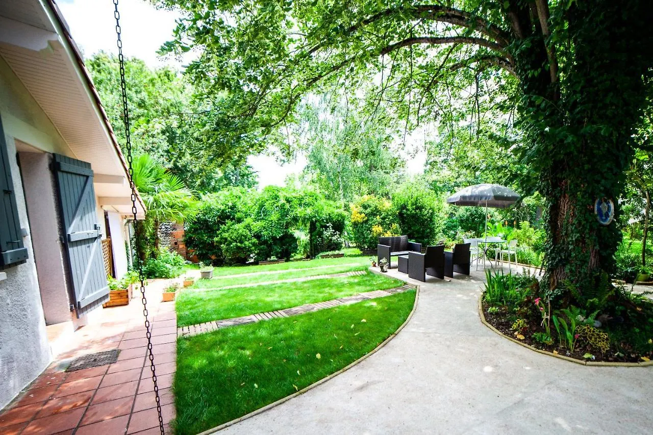 Mirguet Au Jardin Apartment Saint-Elix-le-Chateau 0*,