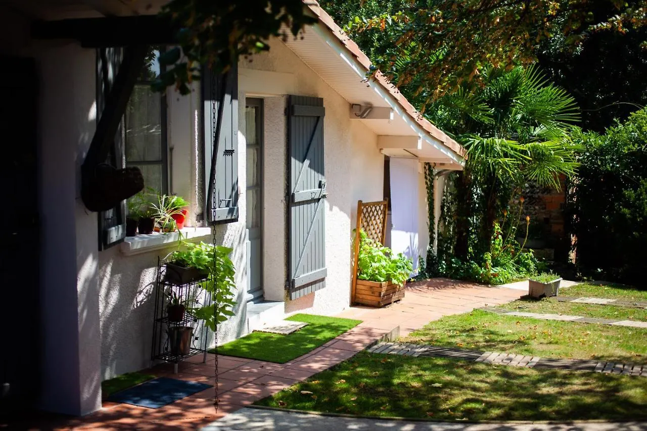 Mirguet Au Jardin Apartment Saint-Elix-le-Chateau Homestay